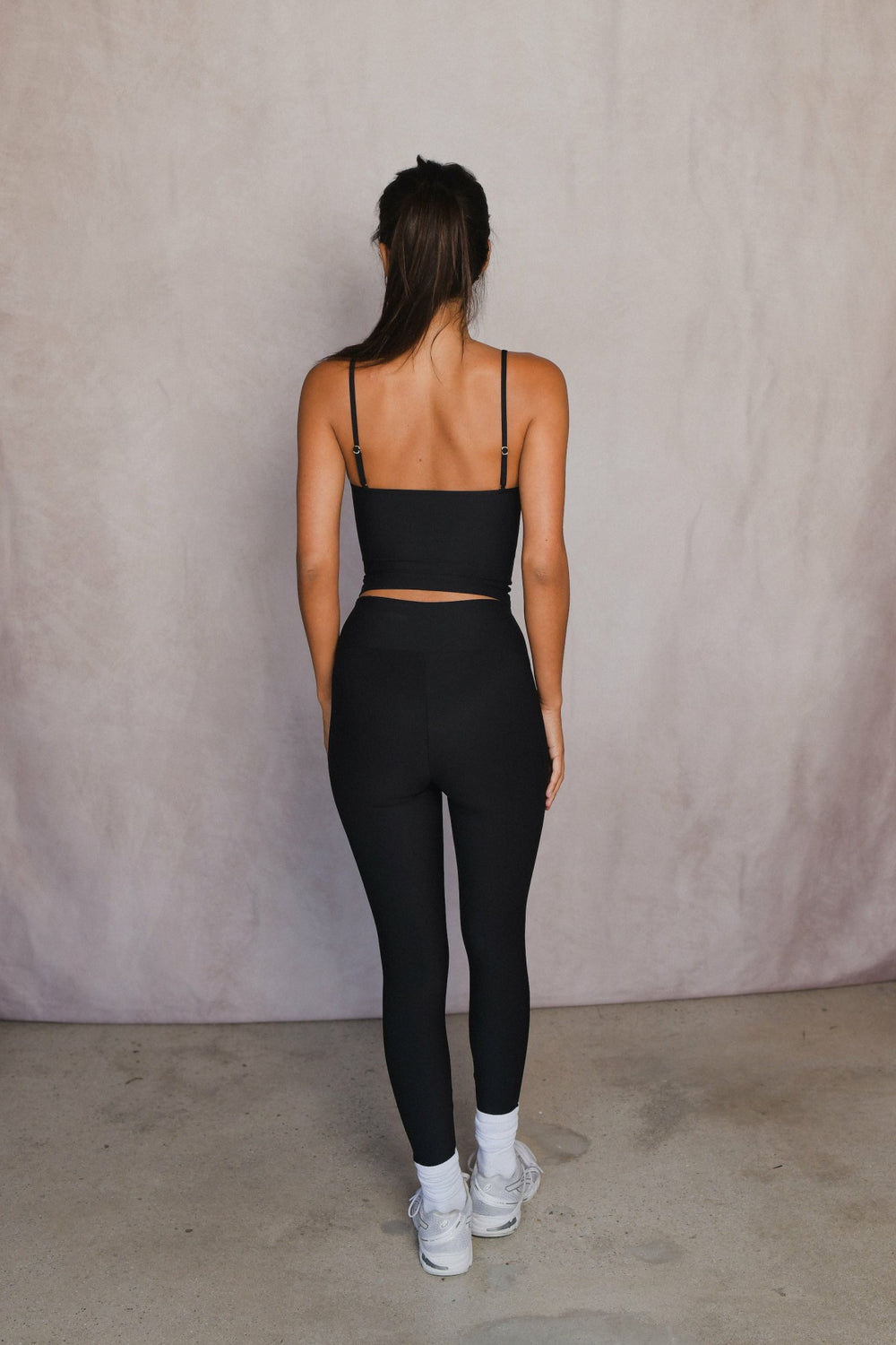 Levi Active Top in Black / Skatie Discount