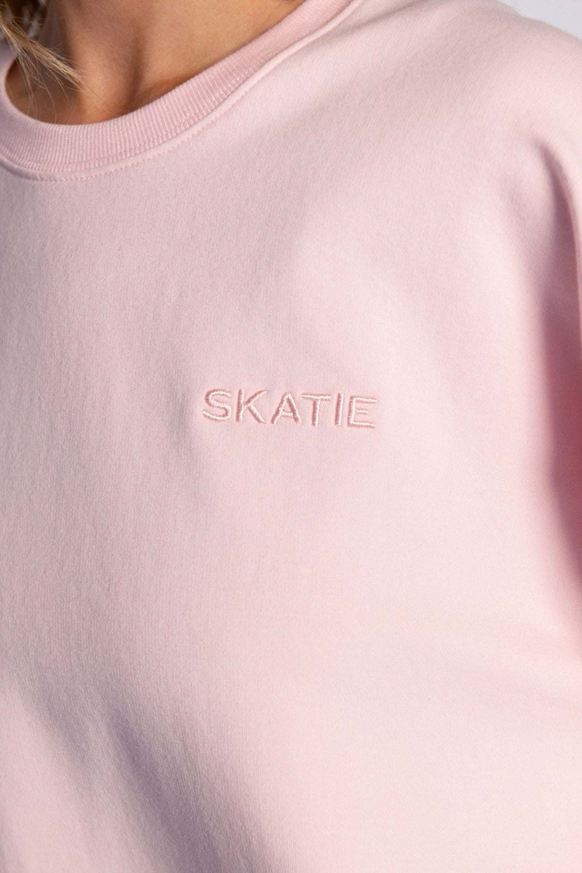 CLOUDLUX Chris Crewneck in Bubblegum / Skatie Online
