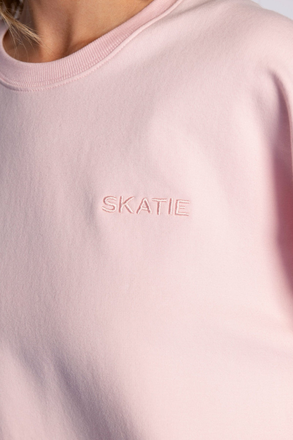CLOUDLUX Chris Crewneck in Bubblegum / Skatie Online