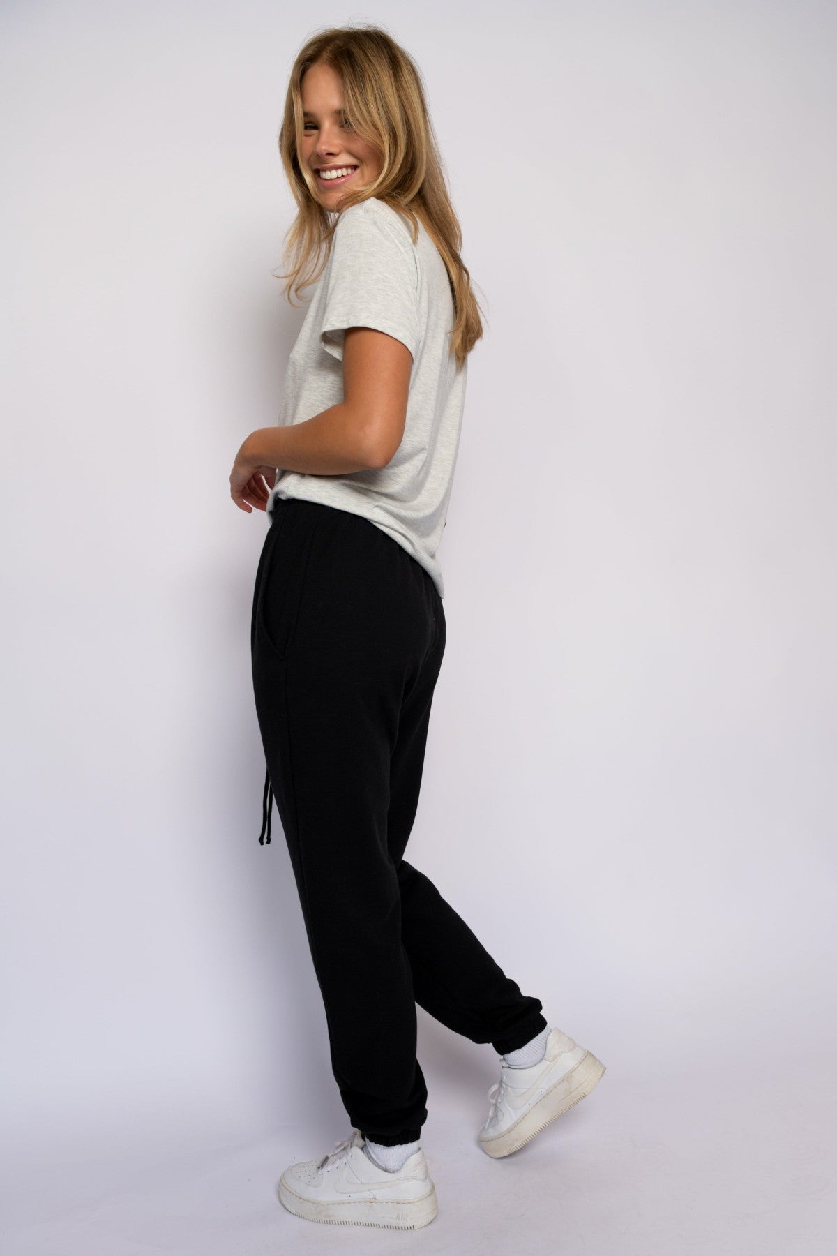 CLOUDLUX Rocky Sweatpants in Black / Skatie Discount