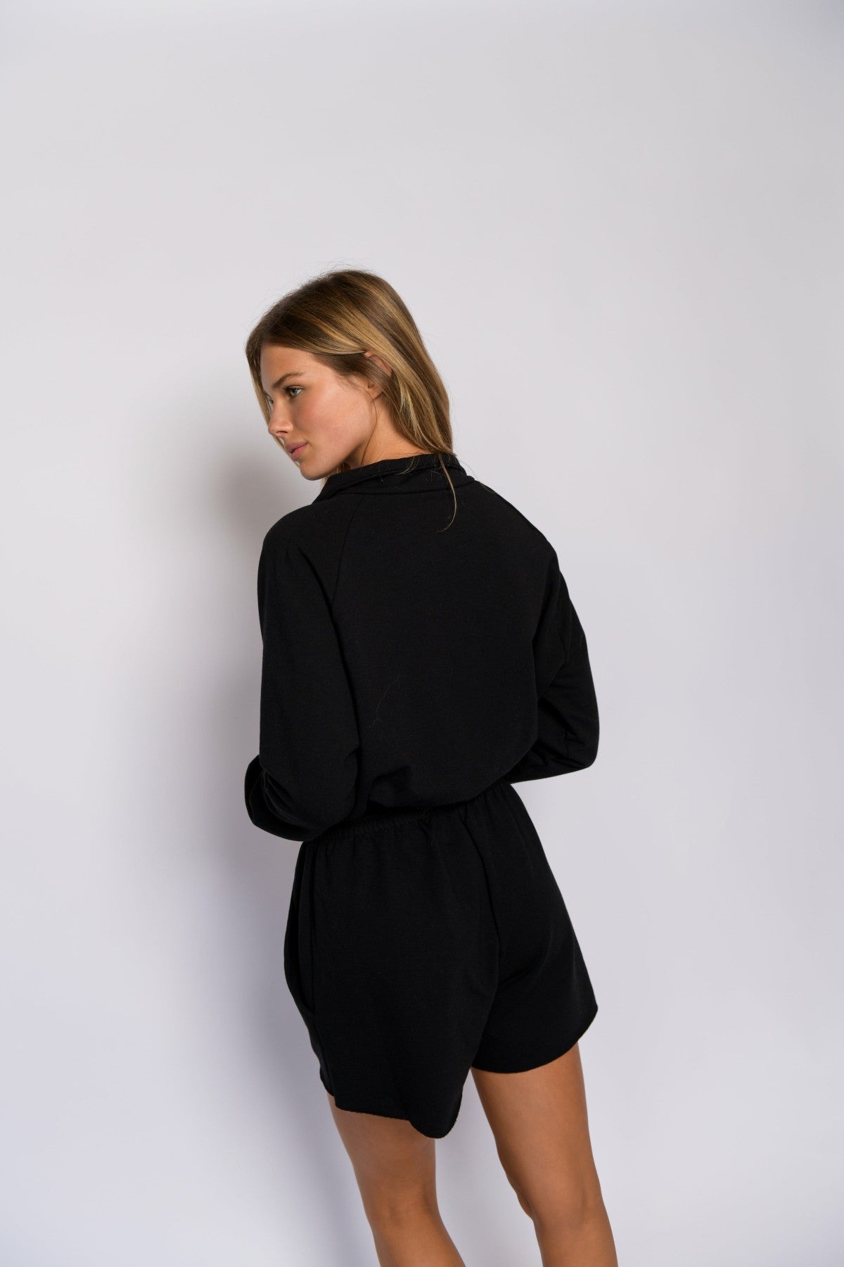 CLOUDLUX Kenzie Pullover in Black / Skatie Online Shop