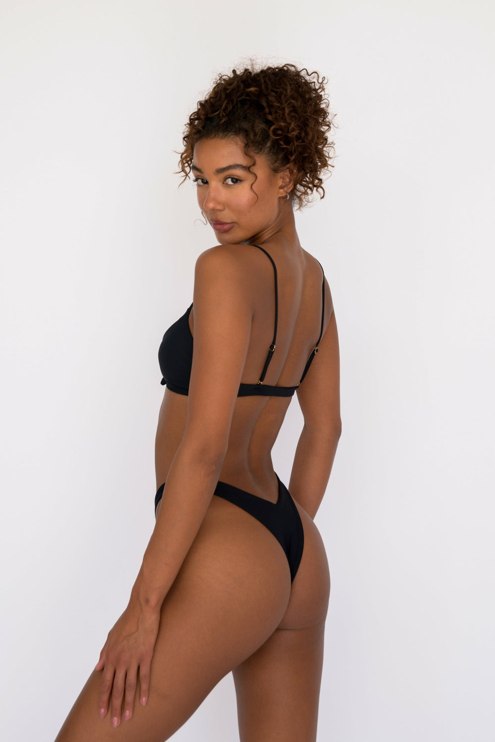 Teeny Bottom in Black / Skatie Outlets