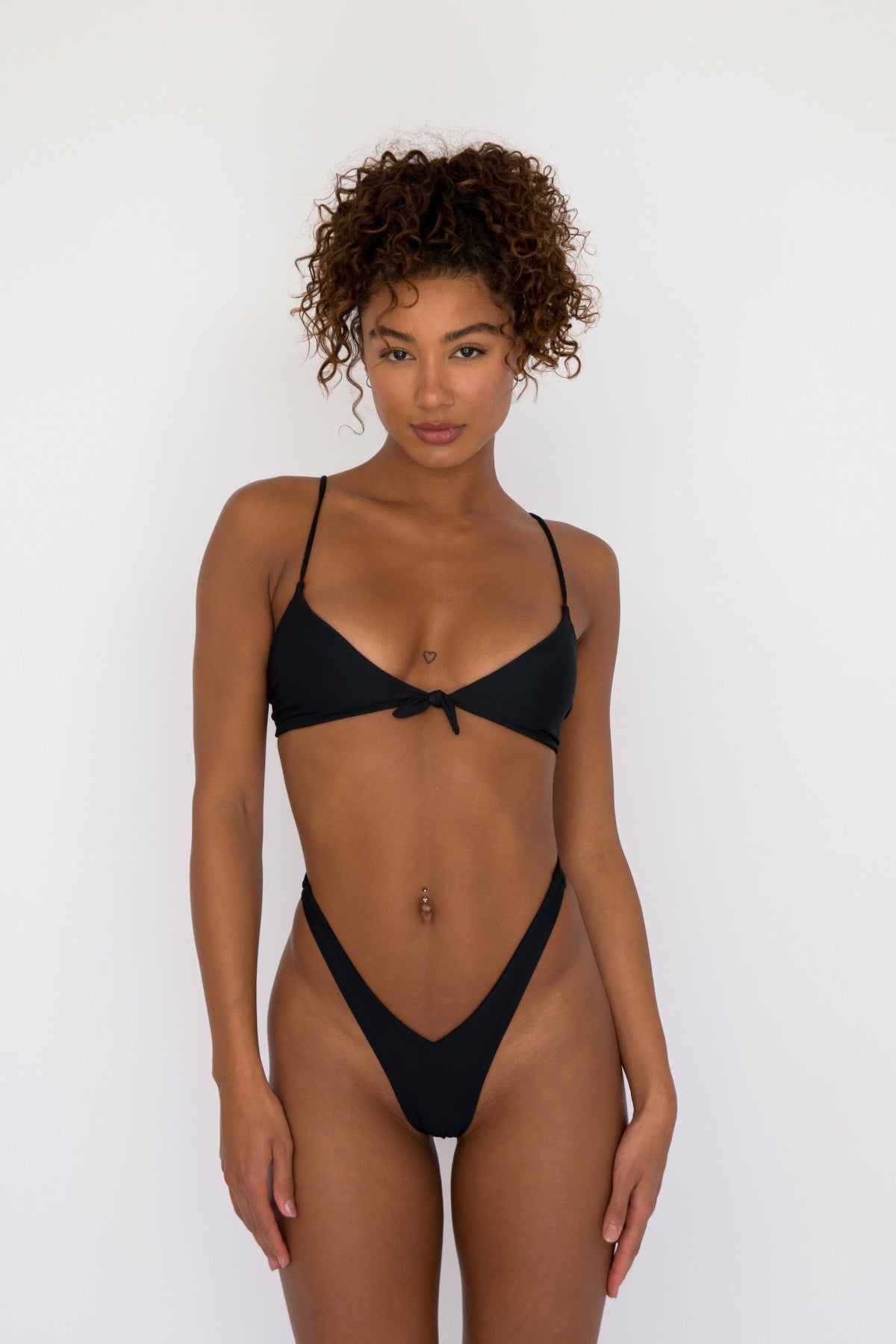 Halley Bikini Top in Black / Skatie Online Shop