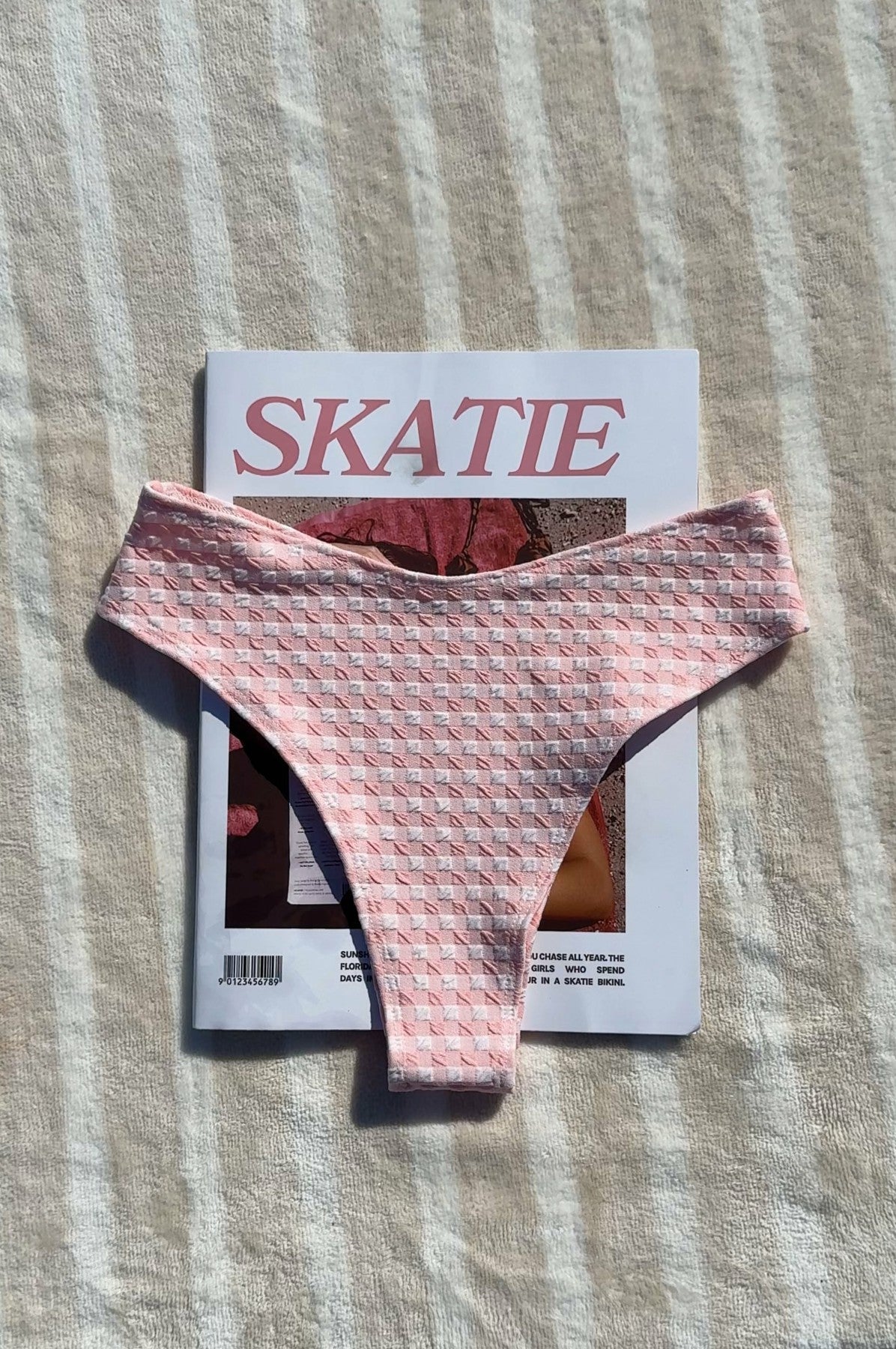 Josie Bottom in Bisou / Skatie Online