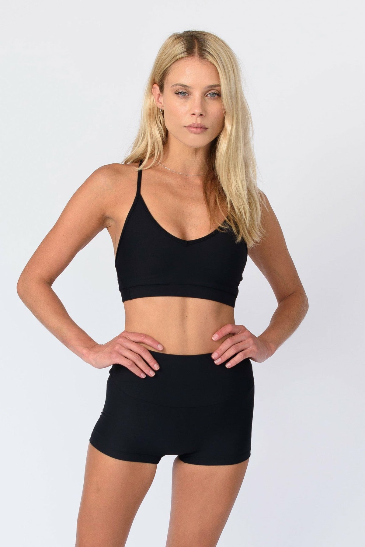 Zero Sports Bra in Black / Skatie Outlets