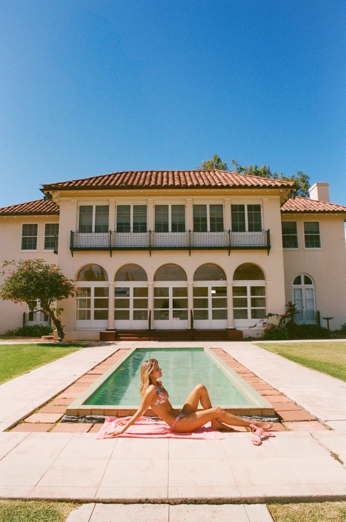Suzanne Bottom in Marbella / Skatie Online