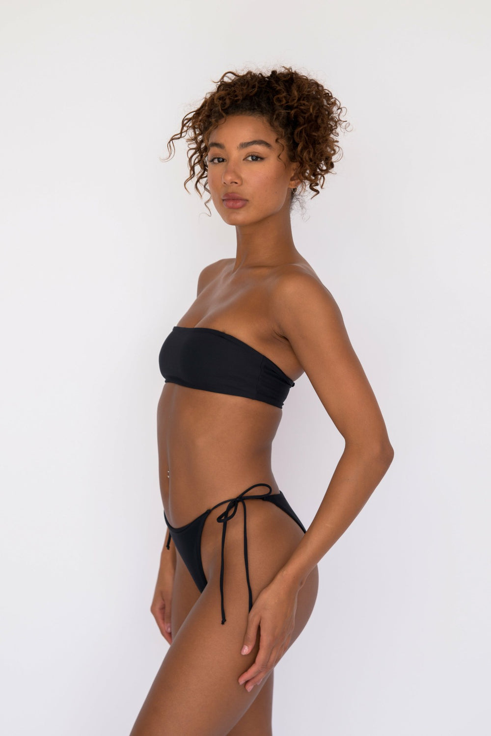 Annie Bikini Top in Black / Skatie Online Shop