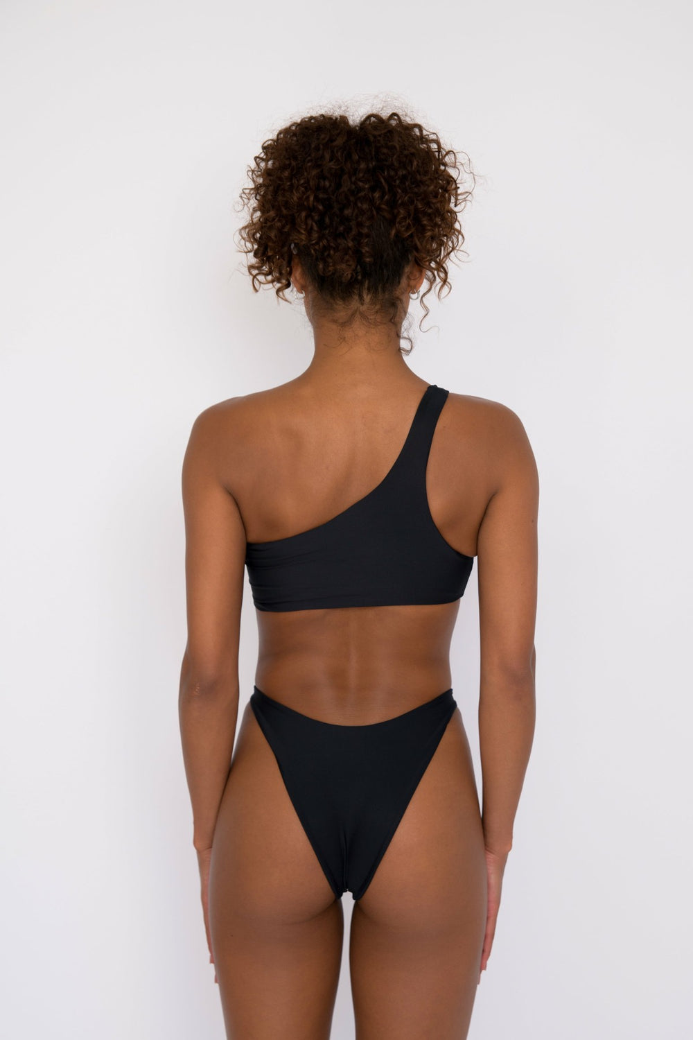 Ellis Bikini Top in Black / Skatie Online Shop