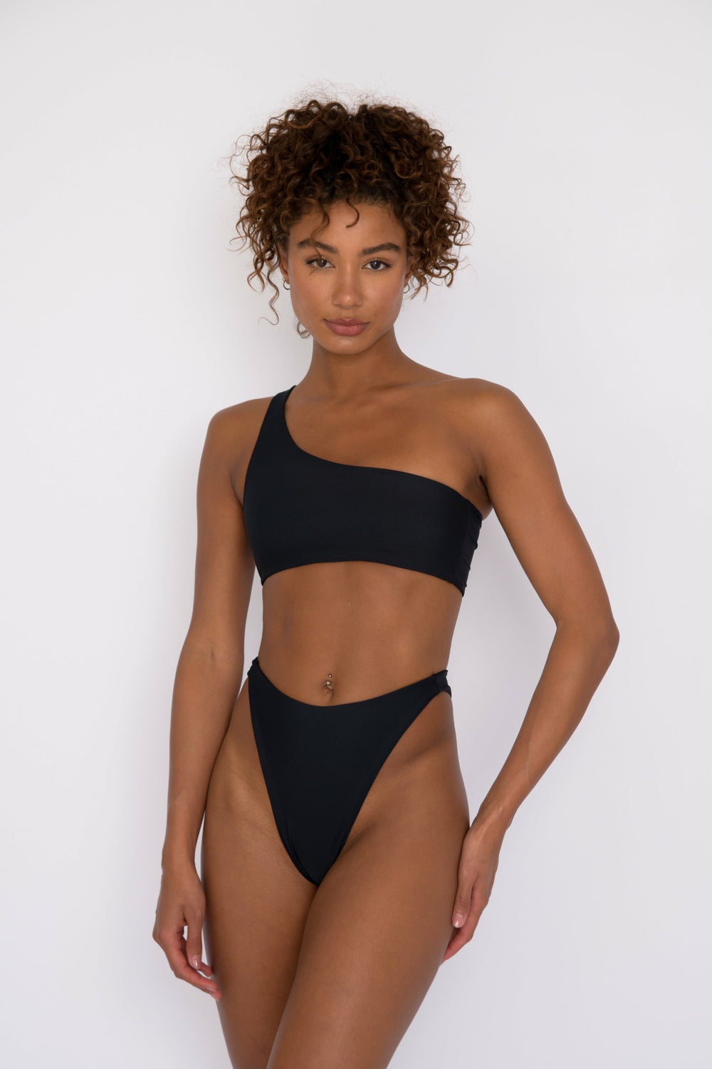 Ellis Bikini Top in Black / Skatie Online Shop