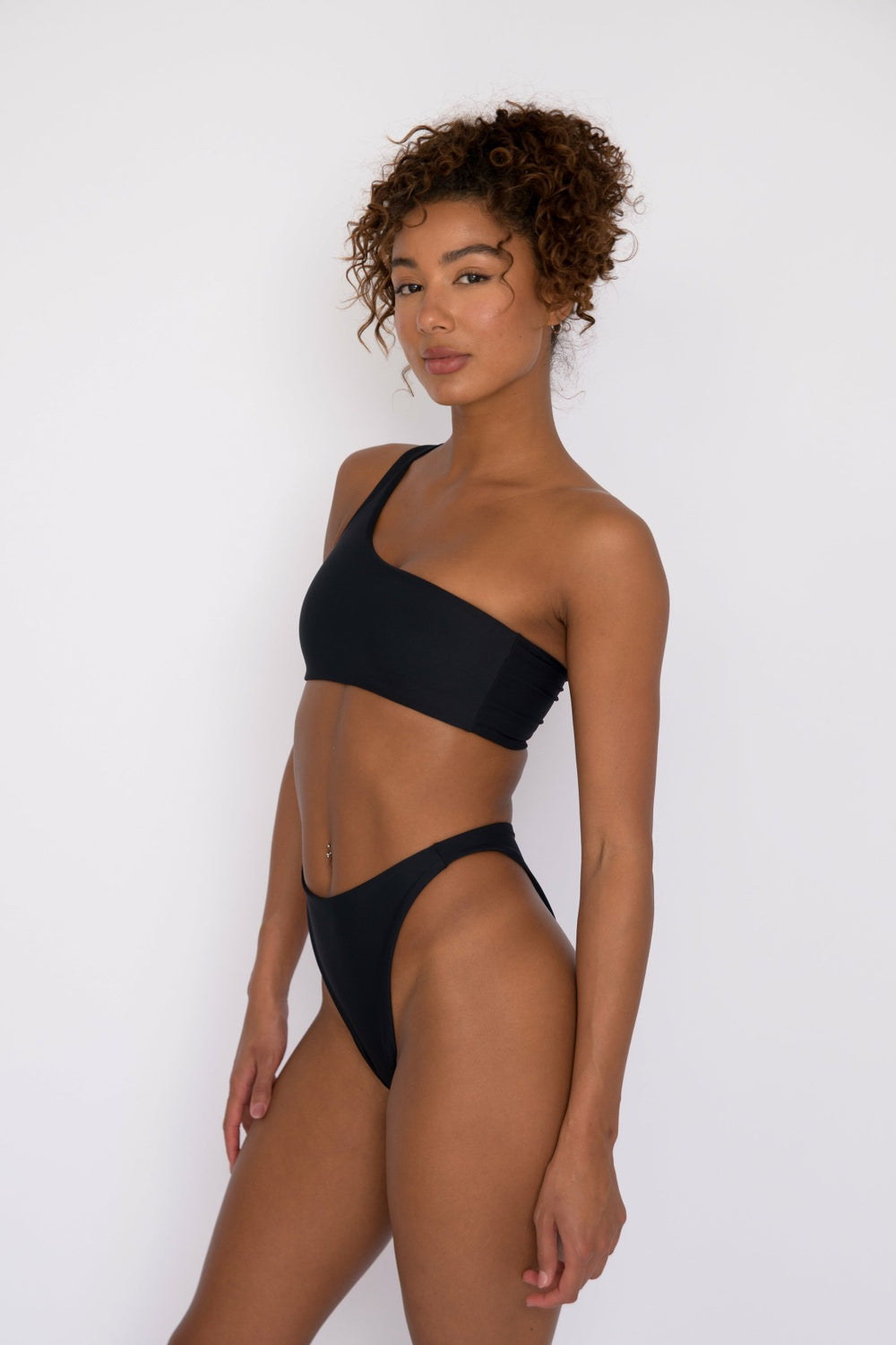 Ellis Bikini Top in Black / Skatie Online Shop