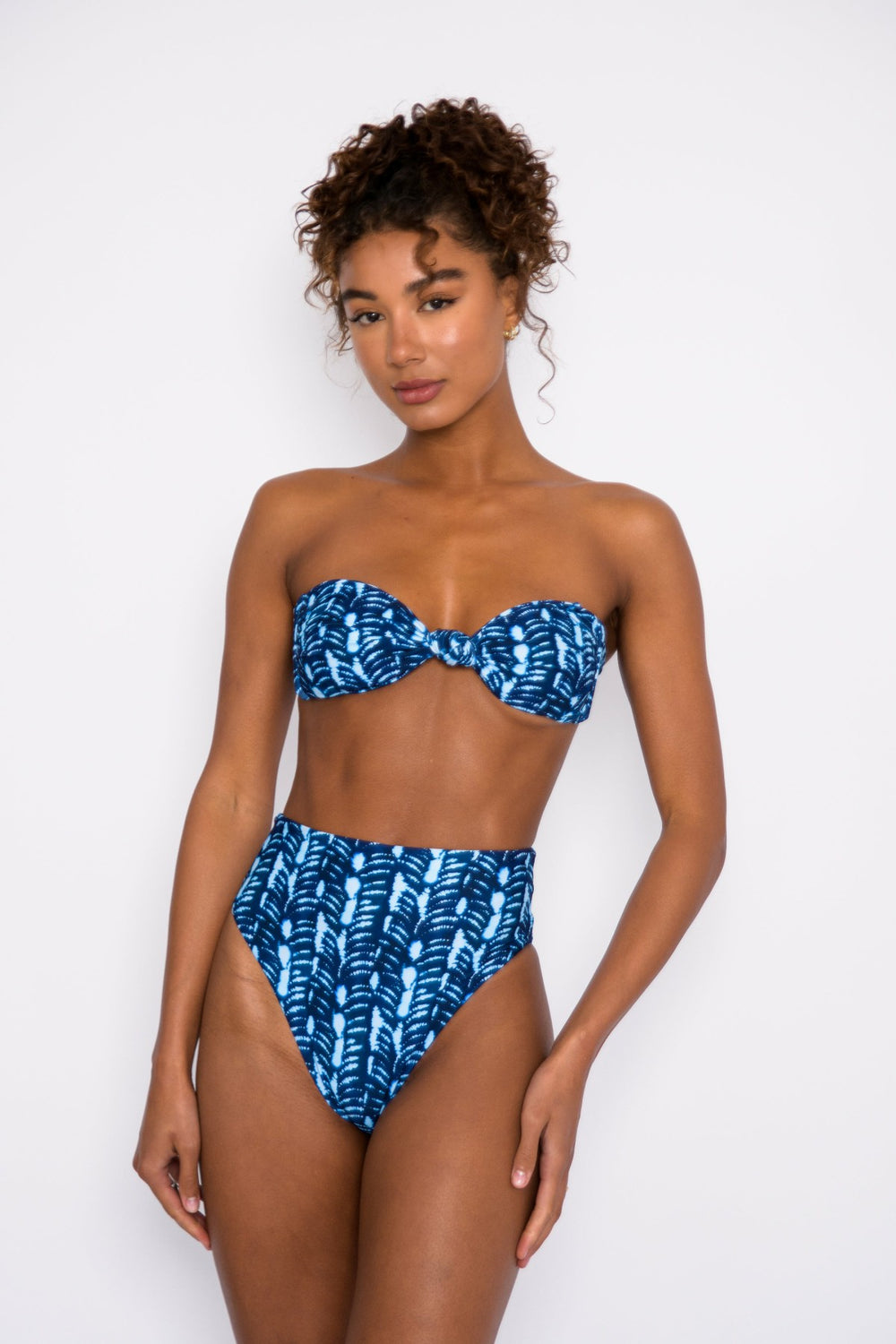 Lyndi Bikini Top in Azul / Skatie Outlets