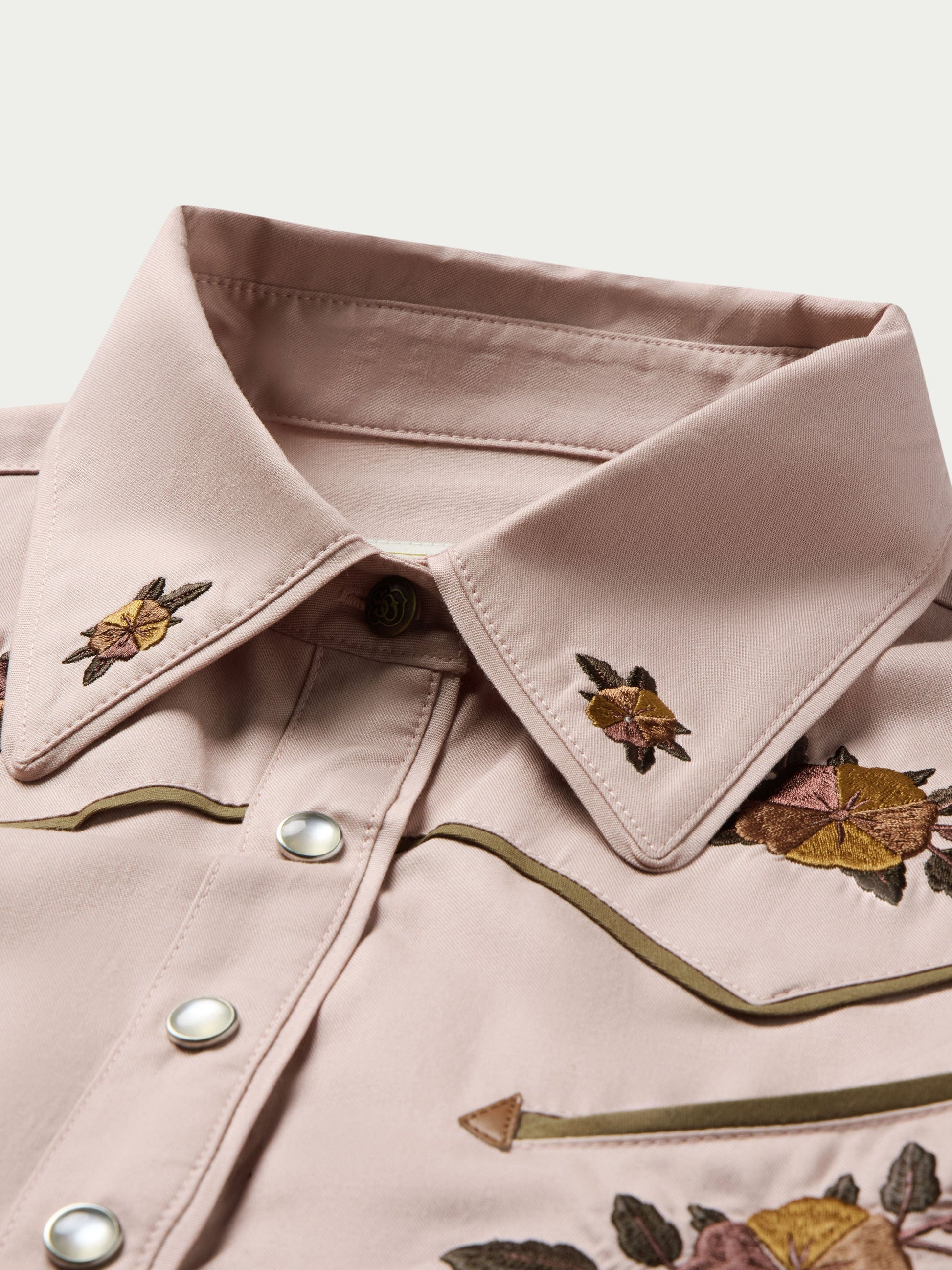 Schaefer Outfitter Women's Embroidered Snap Shirt