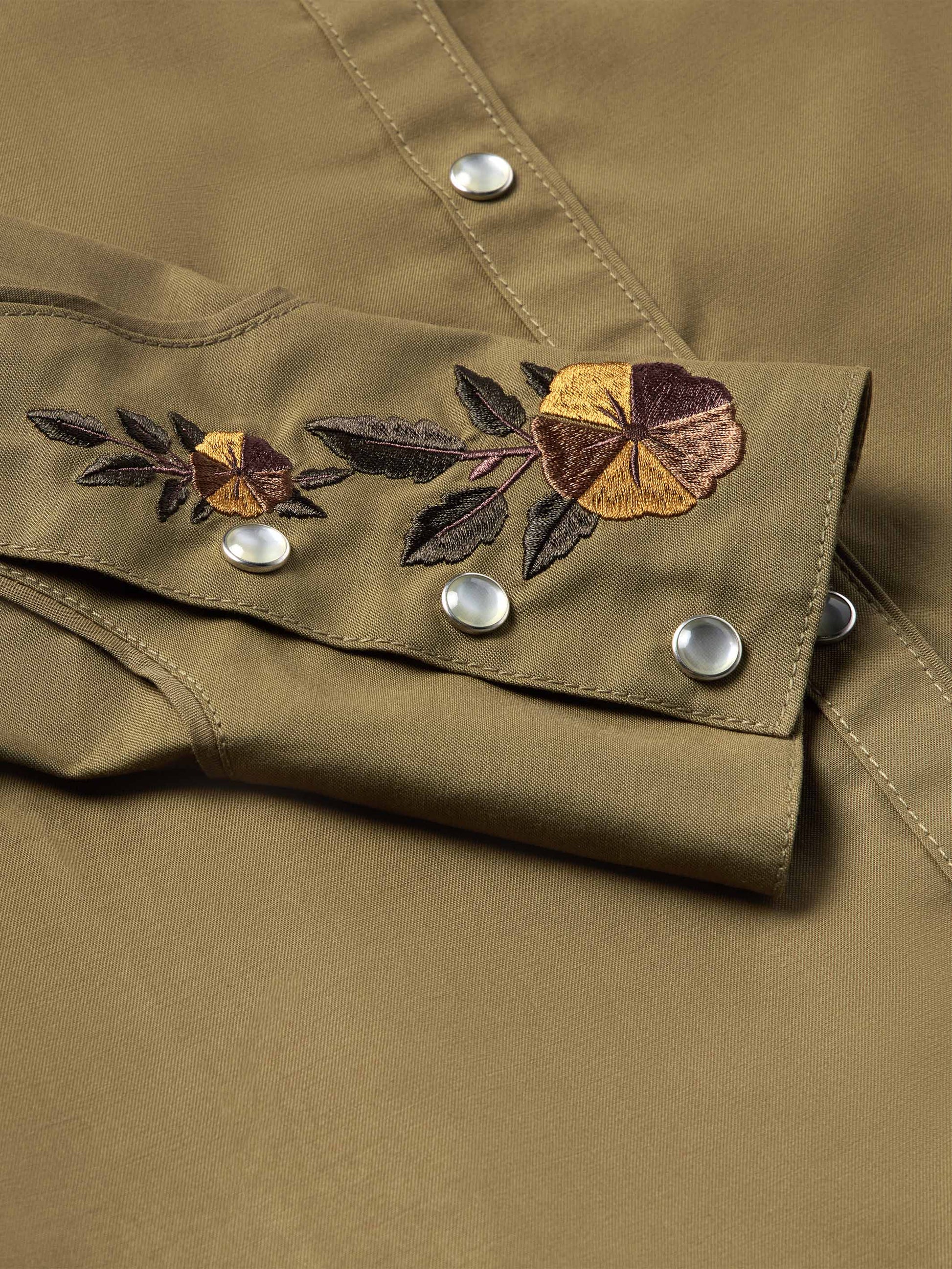 Schaefer Outfitter Women's Embroidered Snap Shirt