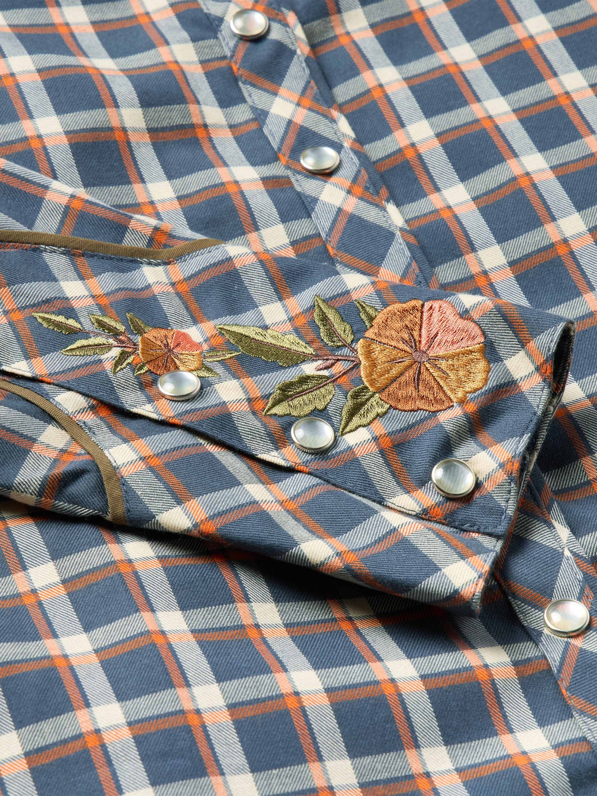 Schaefer Outfitter Women's Embroidered Snap Shirt