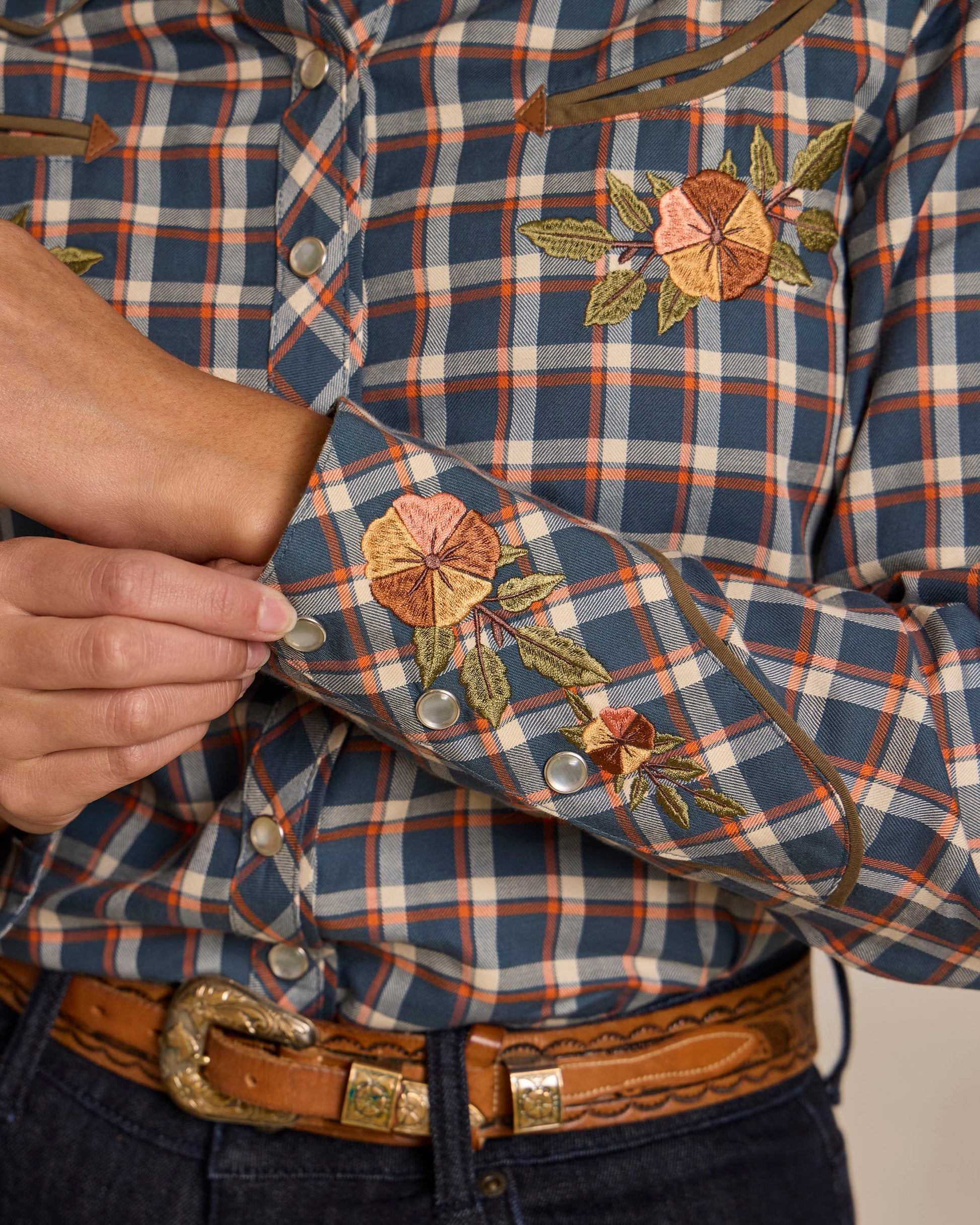 Schaefer Outfitter Women's Embroidered Snap Shirt