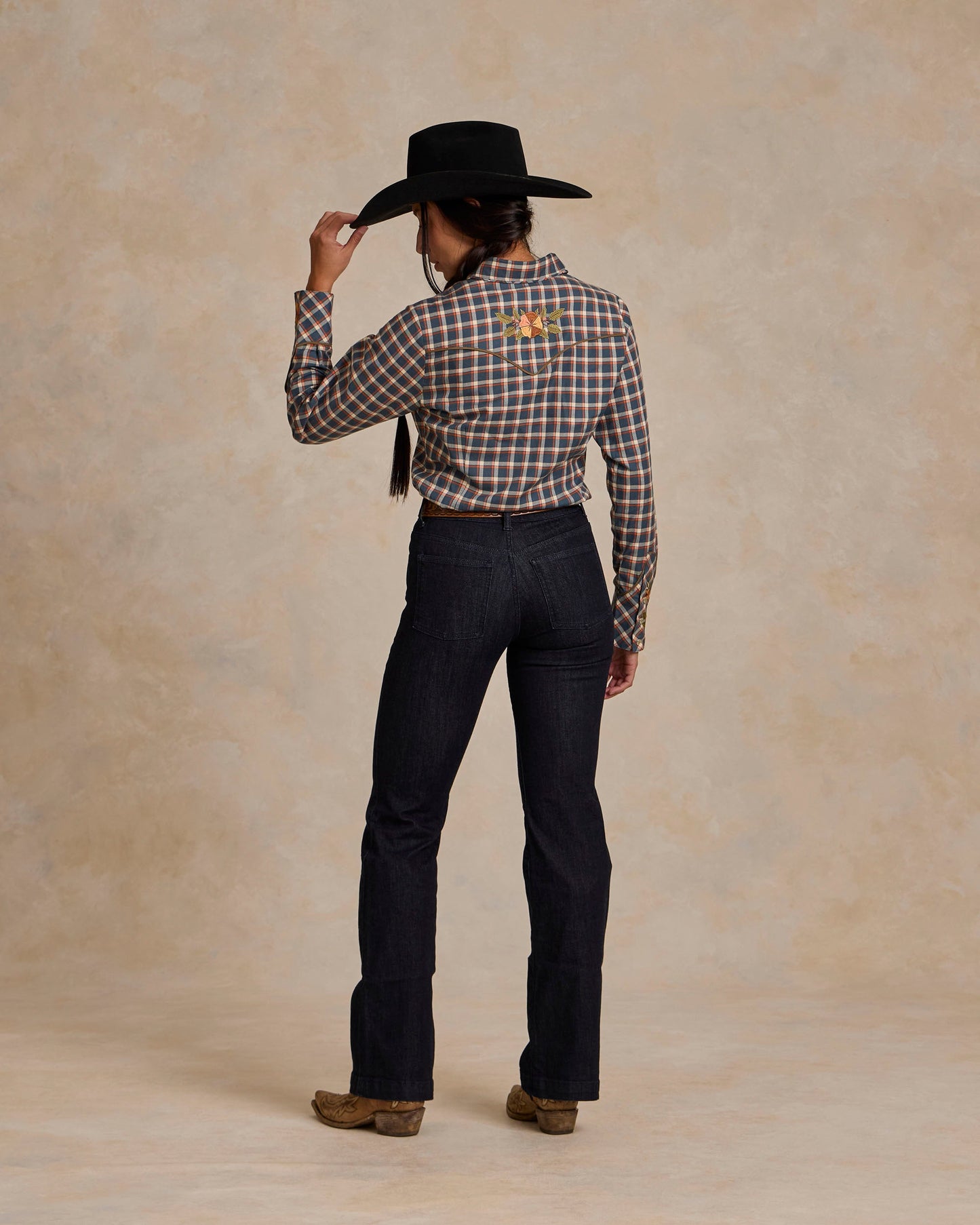 Schaefer Outfitter Women's Embroidered Snap Shirt