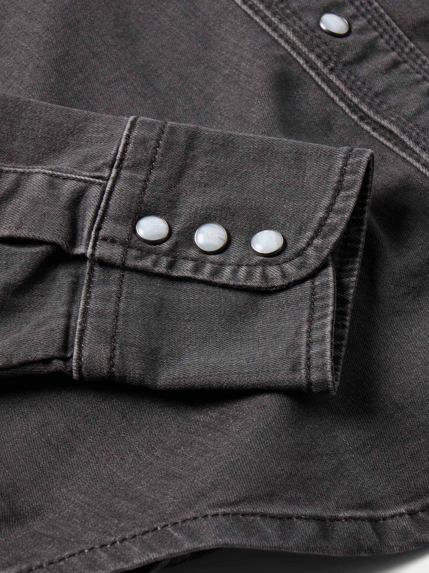 Schaefer Outfitter Women's Embroidered Denim Snap Shirt