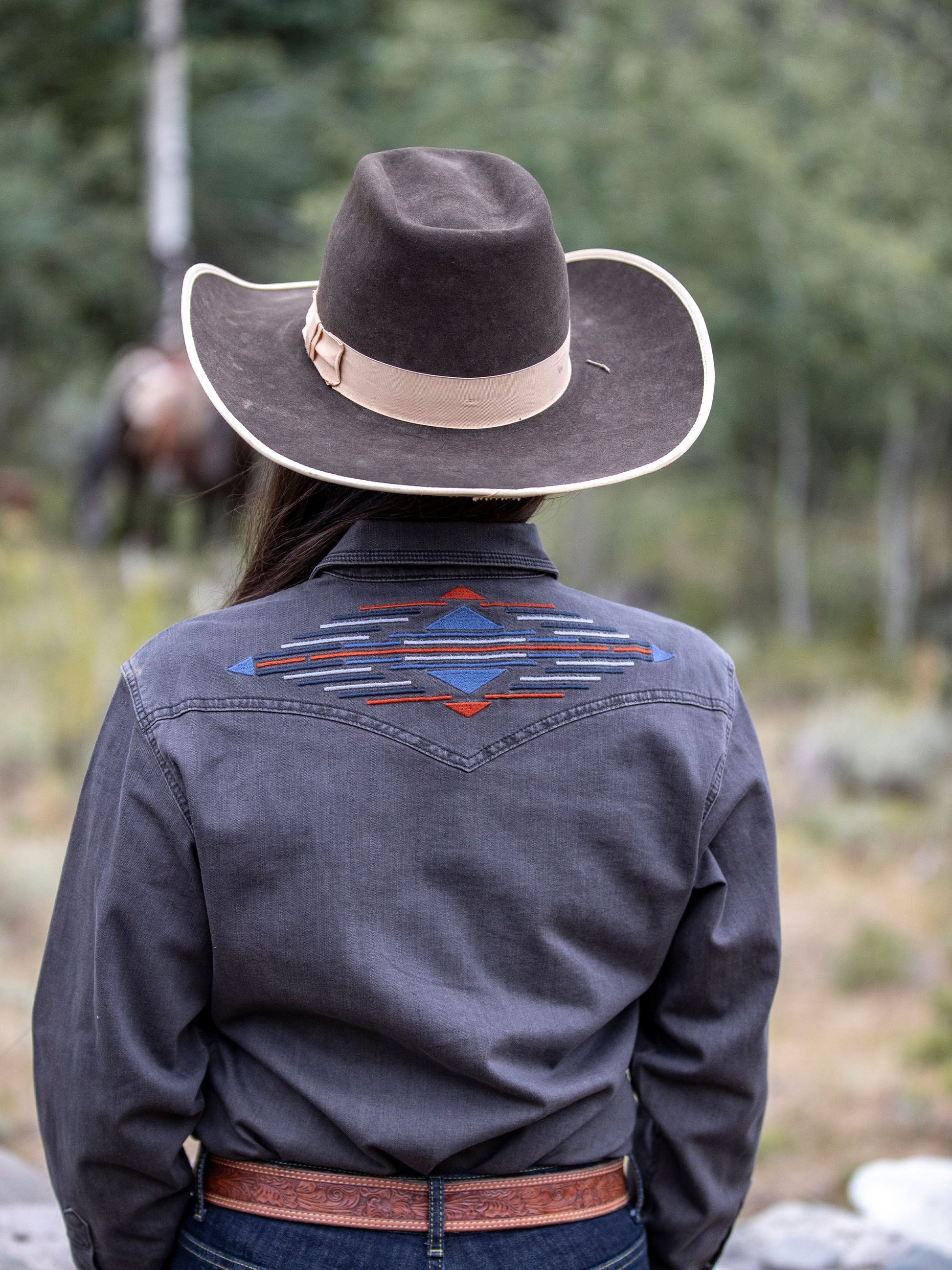 Schaefer Outfitter Women's Embroidered Denim Snap Shirt